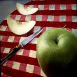 Яблоко и нож фирмы Лайол